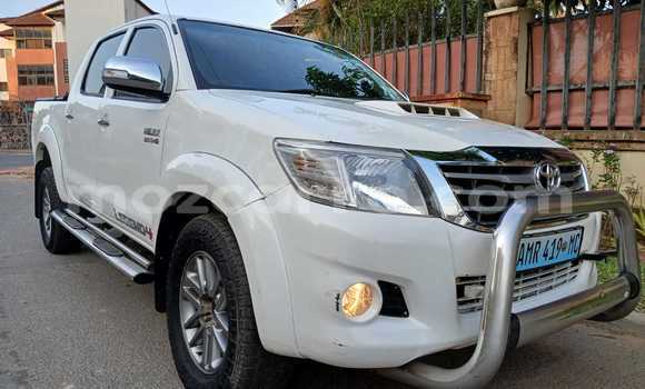 Comprar Usado Toyota Hilux Branco Carro em Maputo em Maputo