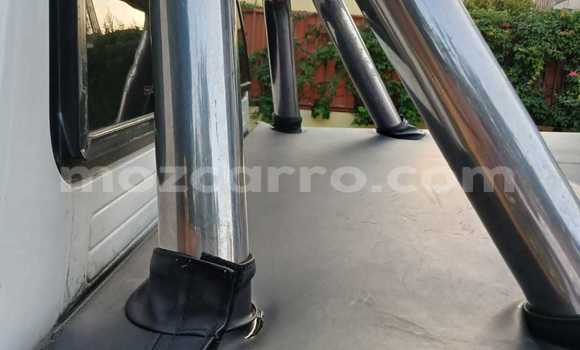 Nunua Ilio tumika Toyota Hilux Nyeupe Gari ndani ya Maputo nchini Maputo Nunua Ilio tumika Toyota Hilux Nyeupe Gari ndani ya Maputo nchini Maputo