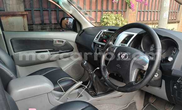 Nunua Ilio tumika Toyota Hilux Nyeupe Gari ndani ya Maputo nchini Maputo Nunua Ilio tumika Toyota Hilux Nyeupe Gari ndani ya Maputo nchini Maputo