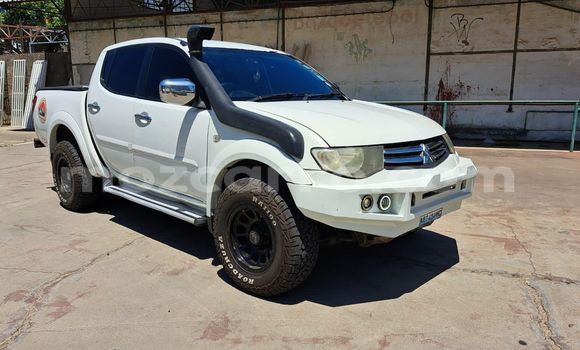 Comprar Usado Mitsubishi Triton Branco Carro em Maputo em Maputo Comprar Usado Mitsubishi Triton Branco Carro em Maputo em Maputo