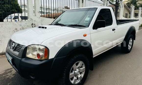 Comprar Usado Nissan Hardbody Branco Carro em Maputo em Maputo