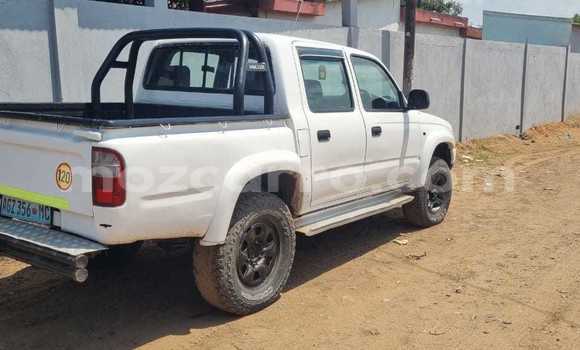 Tenga Tsaru Toyota Hilux Chena Mota in Maputo in Maputo