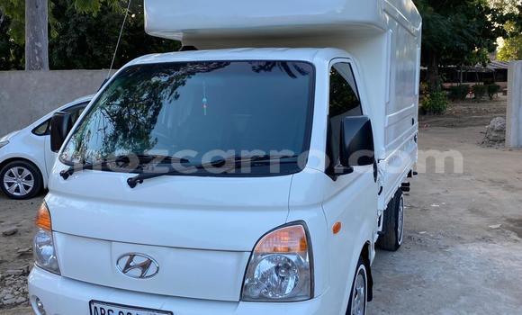 Comprar Usado Hyundai H1 Branco Carro em Maputo em Maputo