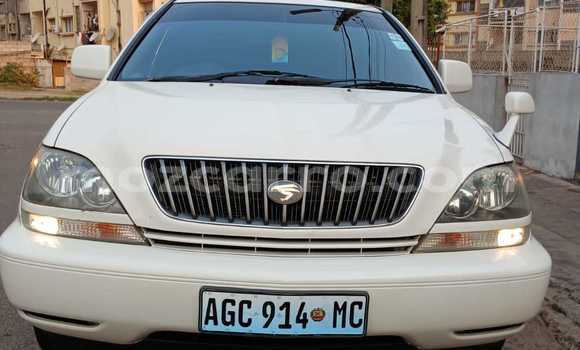 Buy Used Toyota Harrier White Car in Maputo in Maputo Buy Used Toyota Harrier White Car in Maputo in Maputo