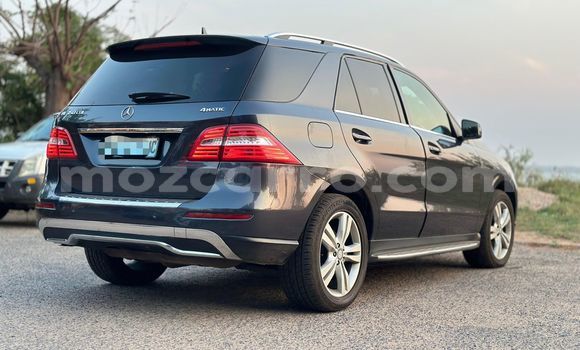 Nunua Ilio tumika Mercedes‒Benz M-Class Nyeusi Gari ndani ya Maputo nchini Maputo