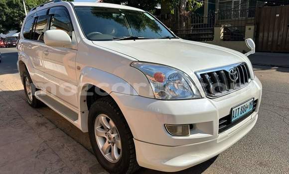 Comprar Usado Toyota Land Cruiser Prado Branco Carro em Maputo em Maputo Comprar Usado Toyota Land Cruiser Prado Branco Carro em Maputo em Maputo