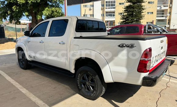 Nunua Ilio tumika Toyota Hilux Nyeupe Gari ndani ya Maputo nchini Maputo Nunua Ilio tumika Toyota Hilux Nyeupe Gari ndani ya Maputo nchini Maputo