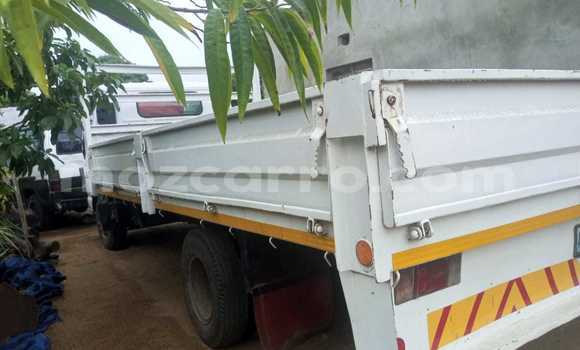 Nunua Ilio tumika Isuzu FTR 850 Nyeupe Lori ndani ya Maputo nchini Maputo Nunua Ilio tumika Isuzu FTR 850 Nyeupe Lori ndani ya Maputo nchini Maputo