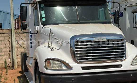 Comprar Usado Caterpillar 120 Branco Caminhão em Maputo em Maputo