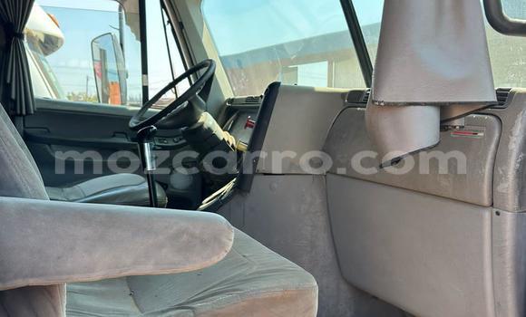 Comprar Usado Caterpillar 120 Branco Caminhão em Maputo em Maputo Comprar Usado Caterpillar 120 Branco Caminhão em Maputo em Maputo