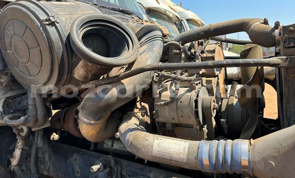 Comprar Usado Caterpillar 120 Branco Caminhão em Maputo em Maputo Comprar Usado Caterpillar 120 Branco Caminhão em Maputo em Maputo