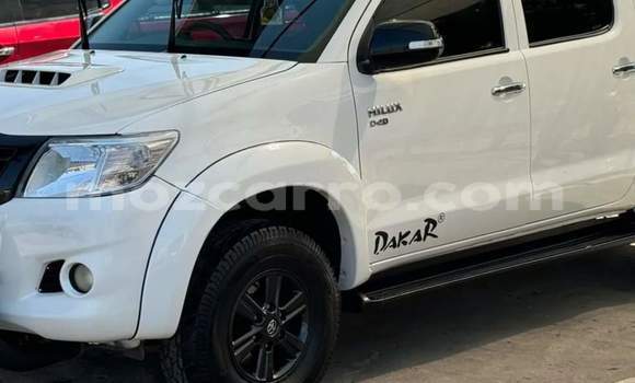 Buy Used Toyota Hilux White Car in Maputo in Maputo