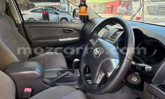Nunua Ilio tumika Toyota Hilux Nyeupe Gari ndani ya Maputo nchini Maputo Nunua Ilio tumika Toyota Hilux Nyeupe Gari ndani ya Maputo nchini Maputo