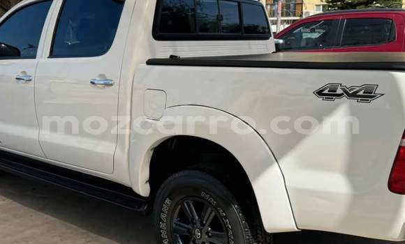 Nunua Ilio tumika Toyota Hilux Nyeupe Gari ndani ya Maputo nchini Maputo Nunua Ilio tumika Toyota Hilux Nyeupe Gari ndani ya Maputo nchini Maputo