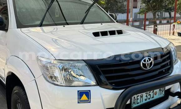 Nunua Ilio tumika Toyota Hilux Nyeupe Gari ndani ya Maputo nchini Maputo Nunua Ilio tumika Toyota Hilux Nyeupe Gari ndani ya Maputo nchini Maputo
