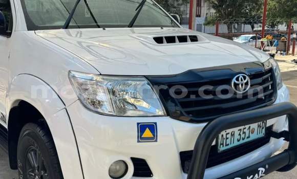 Nunua Ilio tumika Toyota Hilux Nyeupe Gari ndani ya Maputo nchini Maputo Nunua Ilio tumika Toyota Hilux Nyeupe Gari ndani ya Maputo nchini Maputo