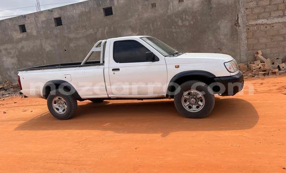 Tenga Tsaru Nissan Hardbody Chena Mota in Maputo in Maputo
