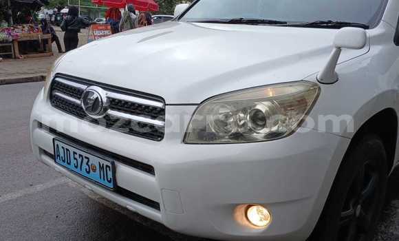 Nunua Ilio tumika Toyota RAV4 Nyeupe Gari ndani ya Maputo nchini Maputo Nunua Ilio tumika Toyota RAV4 Nyeupe Gari ndani ya Maputo nchini Maputo