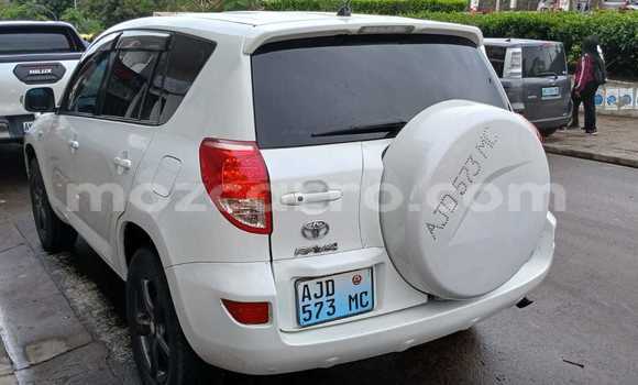 Nunua Ilio tumika Toyota RAV4 Nyeupe Gari ndani ya Maputo nchini Maputo Nunua Ilio tumika Toyota RAV4 Nyeupe Gari ndani ya Maputo nchini Maputo