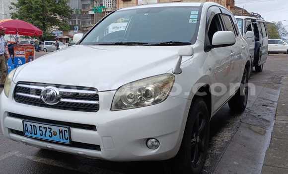 Nunua Ilio tumika Toyota RAV4 Nyeupe Gari ndani ya Maputo nchini Maputo Nunua Ilio tumika Toyota RAV4 Nyeupe Gari ndani ya Maputo nchini Maputo