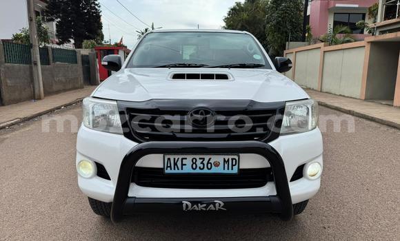 Tenga Tsaru Toyota Hilux Chena Mota in Maputo in Maputo