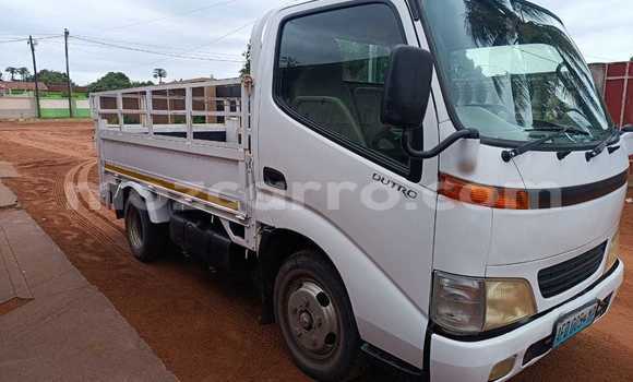 Nunua Ilio tumika Toyota Dyna Nyeupe Gari ndani ya Maputo nchini Maputo