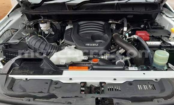 Buy Used Isuzu D-MAX White Car in Maputo in Maputo Buy Used Isuzu D-MAX White Car in Maputo in Maputo