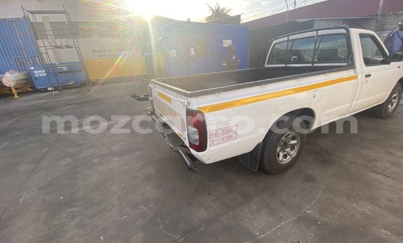 Comprar Usado Nissan NP 300 Branco Carro em Maputo em Maputo