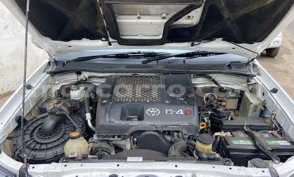 Nunua Ilio tumika Toyota Hilux Nyeupe Gari ndani ya Maputo nchini Maputo Nunua Ilio tumika Toyota Hilux Nyeupe Gari ndani ya Maputo nchini Maputo