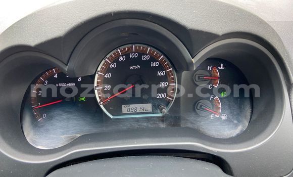 Nunua Ilio tumika Toyota Hilux Nyeupe Gari ndani ya Maputo nchini Maputo Nunua Ilio tumika Toyota Hilux Nyeupe Gari ndani ya Maputo nchini Maputo