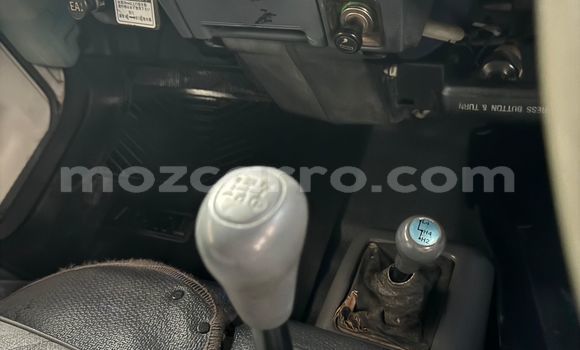 Comprar Novo Toyota HiAce Branco Caminhão em Maputo em Maputo Comprar Novo Toyota HiAce Branco Caminhão em Maputo em Maputo