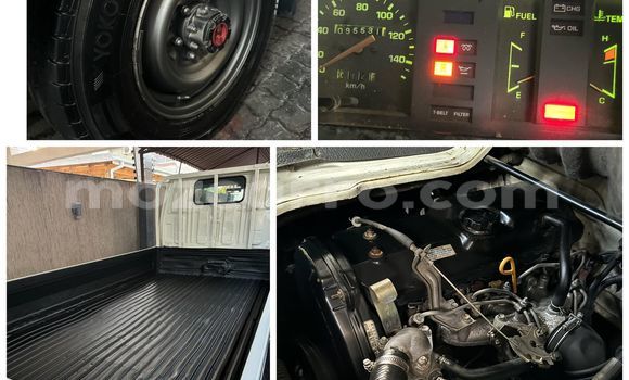 Comprar Novo Toyota HiAce Branco Caminhão em Maputo em Maputo Comprar Novo Toyota HiAce Branco Caminhão em Maputo em Maputo