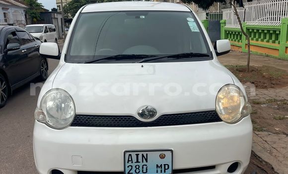 Nunua Ilio tumika Toyota Sienta Nyeupe Gari ndani ya Maputo nchini Maputo
