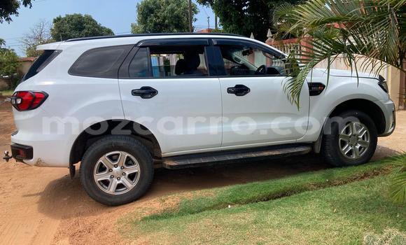 Nunua Ilio tumika Ford Everest Nyeupe Gari ndani ya Maputo nchini Maputo