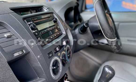 Nunua Ilio tumika Toyota Hilux Nyeupe Gari ndani ya Maputo nchini Maputo Nunua Ilio tumika Toyota Hilux Nyeupe Gari ndani ya Maputo nchini Maputo