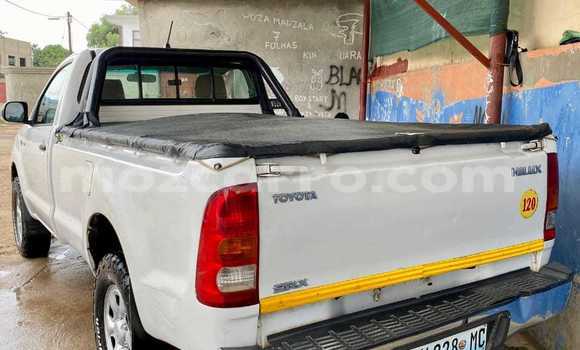 Nunua Ilio tumika Toyota Hilux Nyeupe Gari ndani ya Maputo nchini Maputo Nunua Ilio tumika Toyota Hilux Nyeupe Gari ndani ya Maputo nchini Maputo