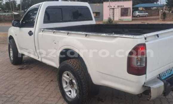Comprar Usado Isuzu KB Branco Carro em Maputo em Maputo