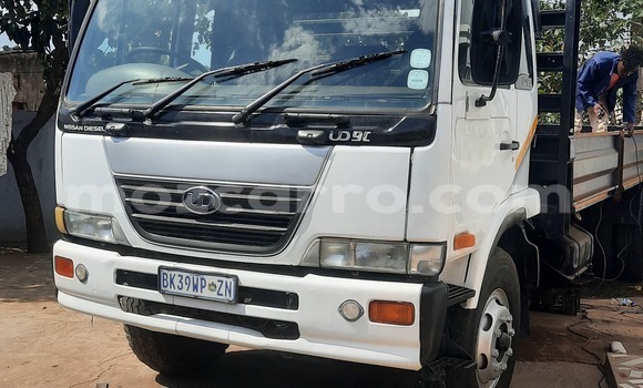 Comprar Novo Nissan UD Branco Caminhão em Maputo em Maputo