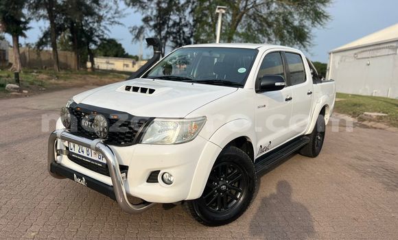 Nunua Ilio tumika Toyota Hilux Nyeupe Gari ndani ya Maputo nchini Maputo