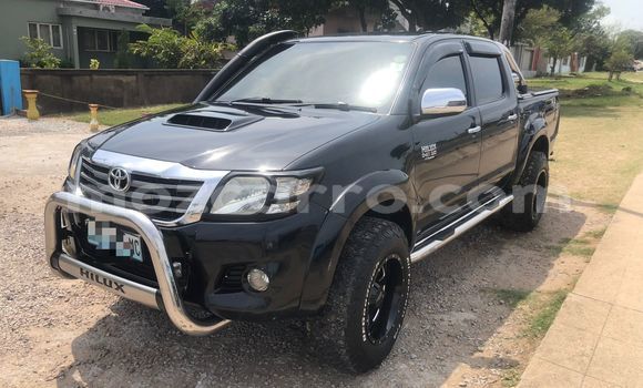 Comprar Usado Toyota Hilux Preto Carro em Maputo em Maputo