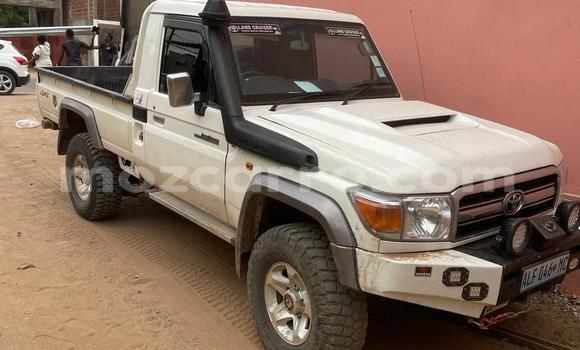 Buy Used Toyota Land Cruiser White Car in Maputo in Maputo