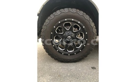 Comprar Importar Ford V8 Branco Carro em Import - Dubai em Cabo Delgado Comprar Importar Ford V8 Branco Carro em Import - Dubai em Cabo Delgado