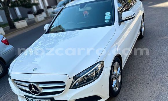 Comprar Usado Mercedes-Benz C180 coupe Branco Carro em Maputo em Maputo