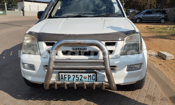 Nunua Ilio tumika Isuzu KB Nyeupe Gari ndani ya Maputo nchini Maputo Nunua Ilio tumika Isuzu KB Nyeupe Gari ndani ya Maputo nchini Maputo