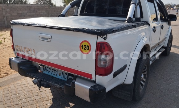 Nunua Ilio tumika Isuzu KB Nyeupe Gari ndani ya Maputo nchini Maputo Nunua Ilio tumika Isuzu KB Nyeupe Gari ndani ya Maputo nchini Maputo