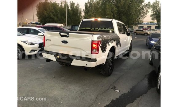 Comprar Importar Ford V8 Branco Carro em Import - Dubai em Cabo Delgado Comprar Importar Ford V8 Branco Carro em Import - Dubai em Cabo Delgado