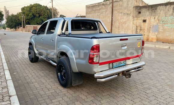 Buy Used Toyota Hilux Beige Car in Maputo in Maputo Buy Used Toyota Hilux Beige Car in Maputo in Maputo