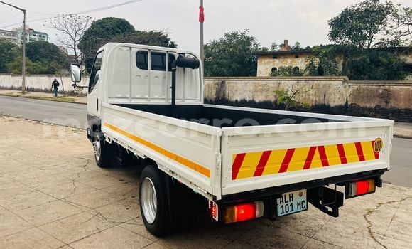 Nunua Ilio tumika Mitsubishi Canter Nyeupe Lori ndani ya Maputo nchini Maputo Nunua Ilio tumika Mitsubishi Canter Nyeupe Lori ndani ya Maputo nchini Maputo