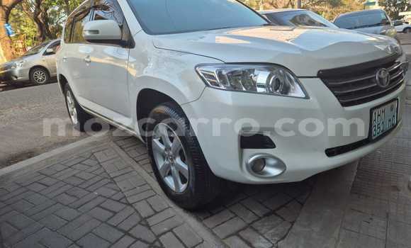 Nunua Ilio tumika Toyota Vanguard Nyeupe Gari ndani ya Maputo nchini Maputo Nunua Ilio tumika Toyota Vanguard Nyeupe Gari ndani ya Maputo nchini Maputo