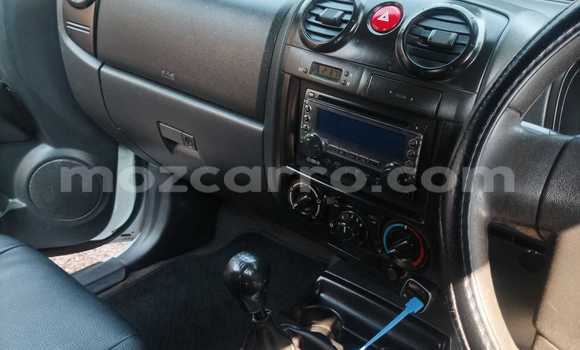 Nunua Ilio tumika Isuzu KB Nyeupe Gari ndani ya Maputo nchini Maputo Nunua Ilio tumika Isuzu KB Nyeupe Gari ndani ya Maputo nchini Maputo